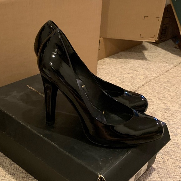 BCBGMAXAZRIA black patent size 7 pumps - Picture 3 of 8